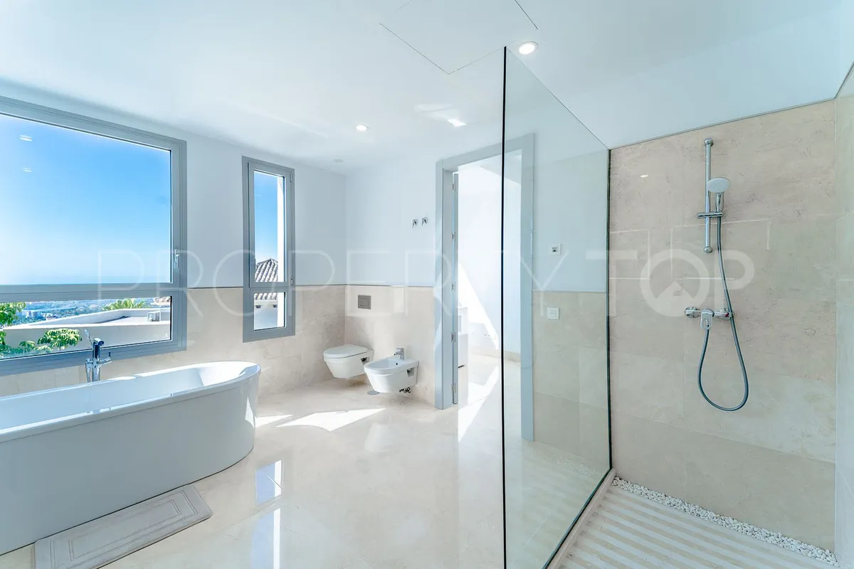 Se vende villa de 6 dormitorios en Los Arqueros