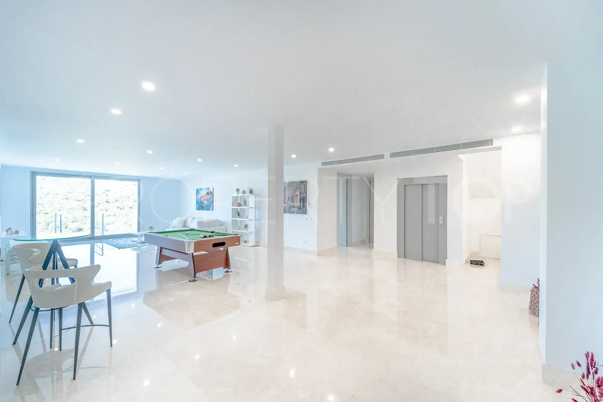 Se vende villa de 6 dormitorios en Los Arqueros