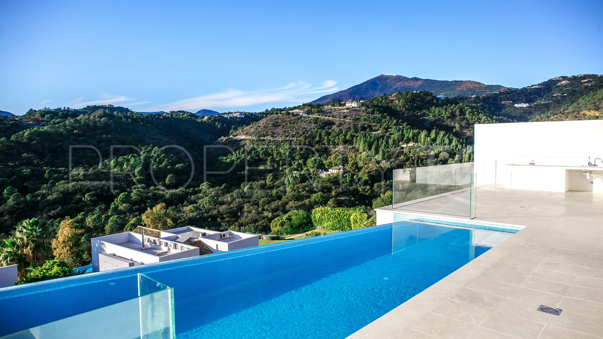 Se vende villa de 6 dormitorios en Los Arqueros