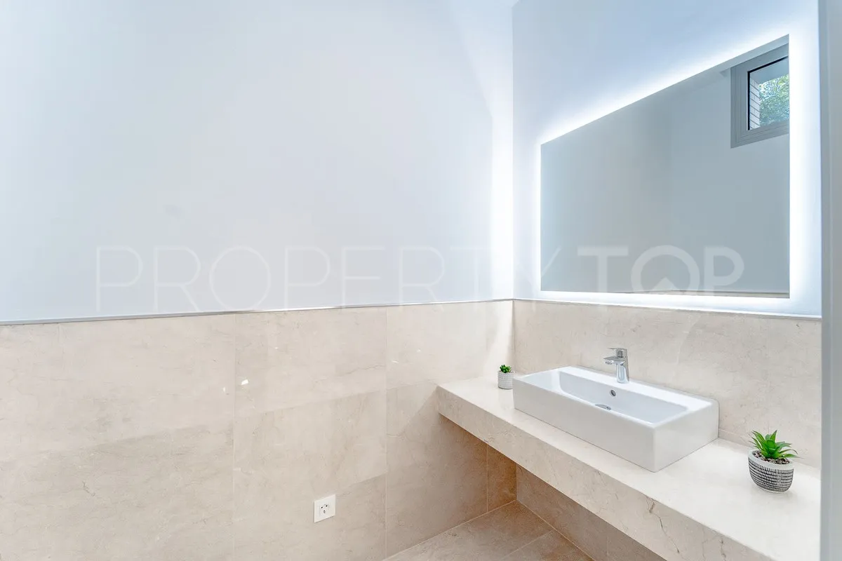 Se vende villa de 6 dormitorios en Los Arqueros