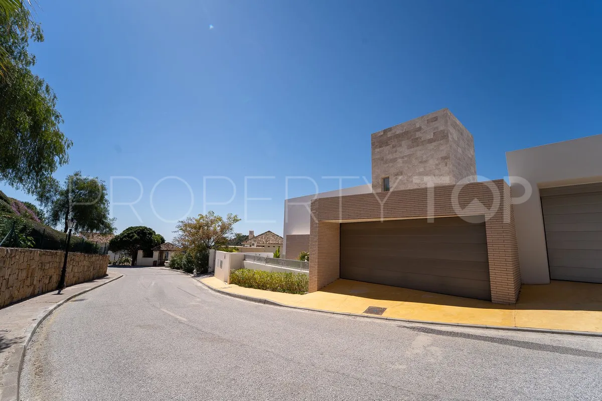Se vende villa de 6 dormitorios en Los Arqueros
