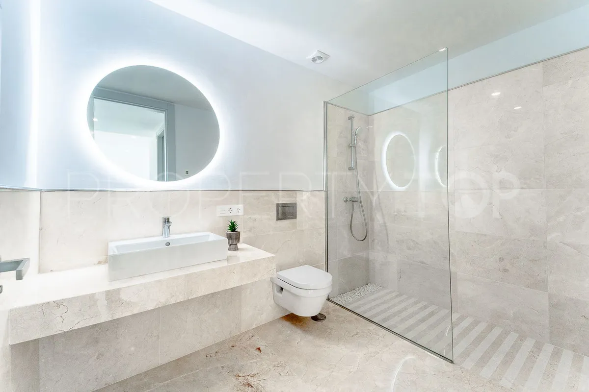 Se vende villa de 6 dormitorios en Los Arqueros