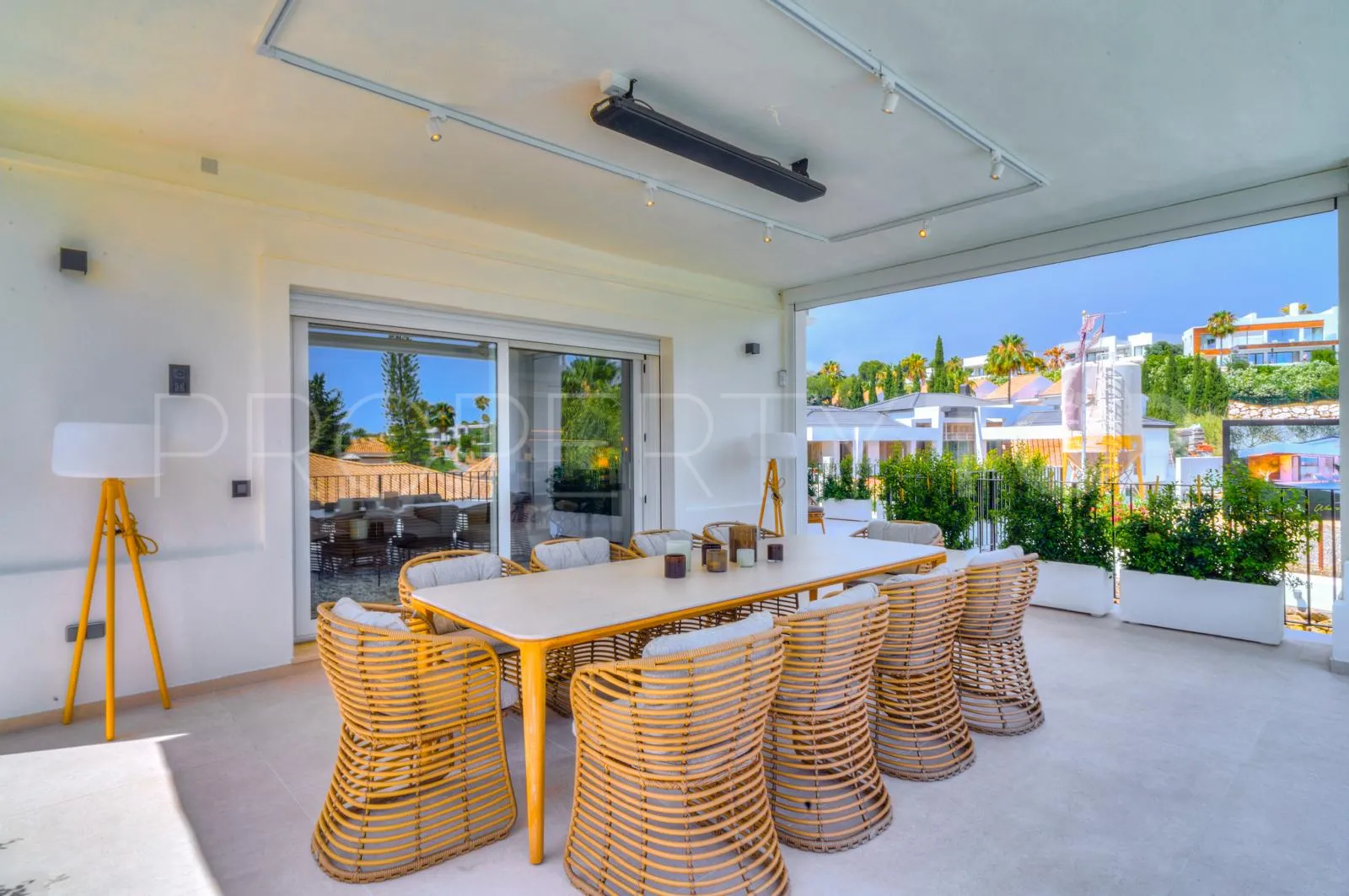 6 bedrooms Nueva Andalucia villa for sale
