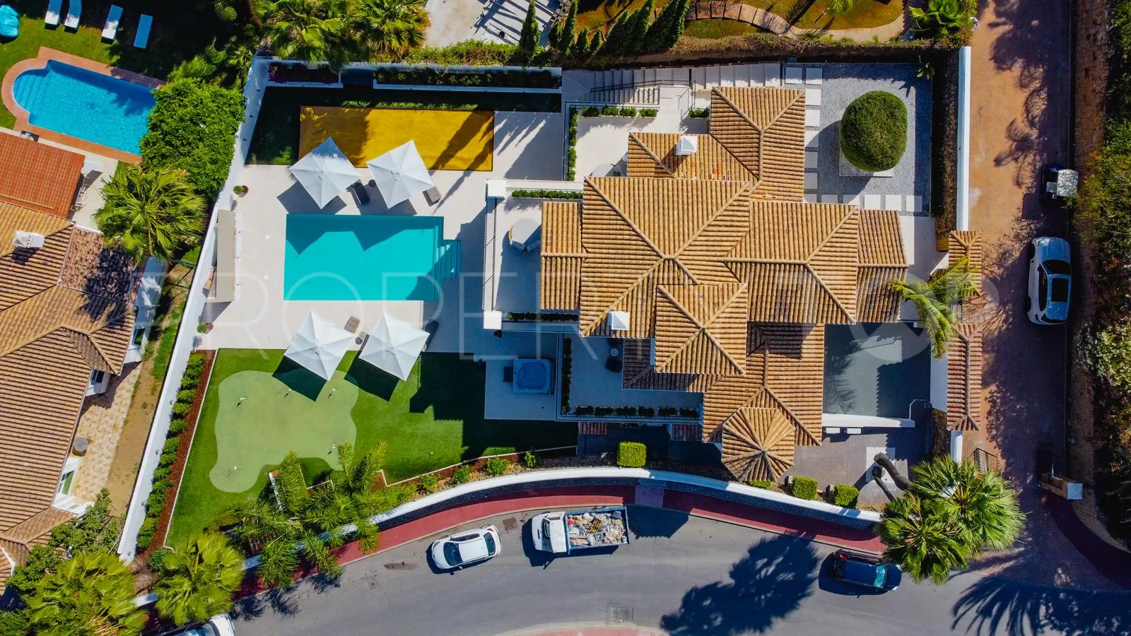 6 bedrooms Nueva Andalucia villa for sale