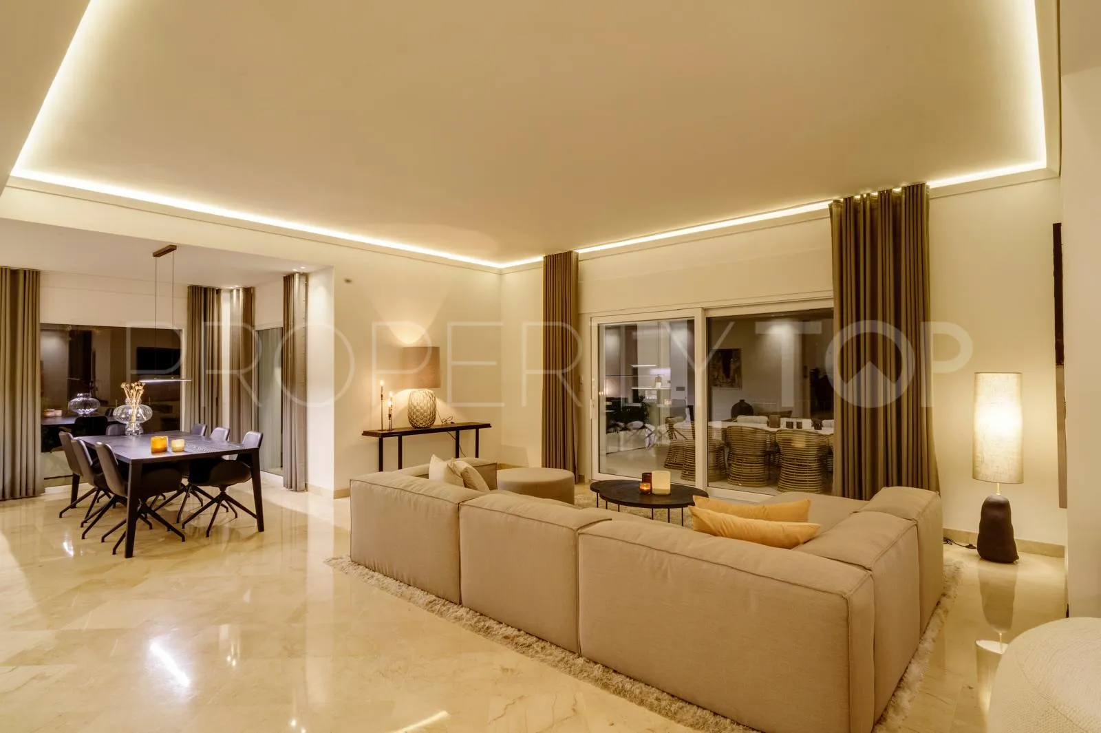6 bedrooms Nueva Andalucia villa for sale