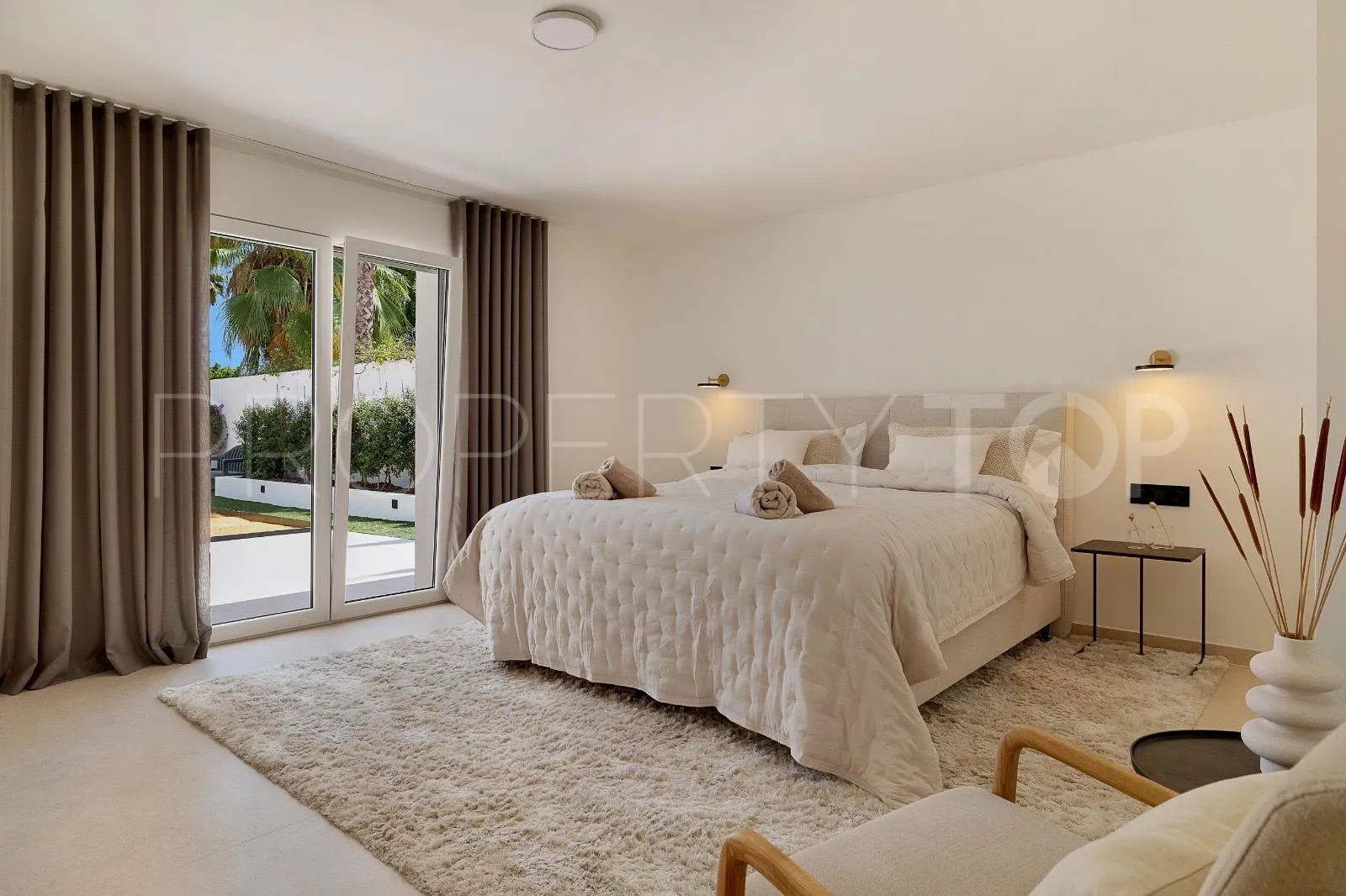 6 bedrooms Nueva Andalucia villa for sale