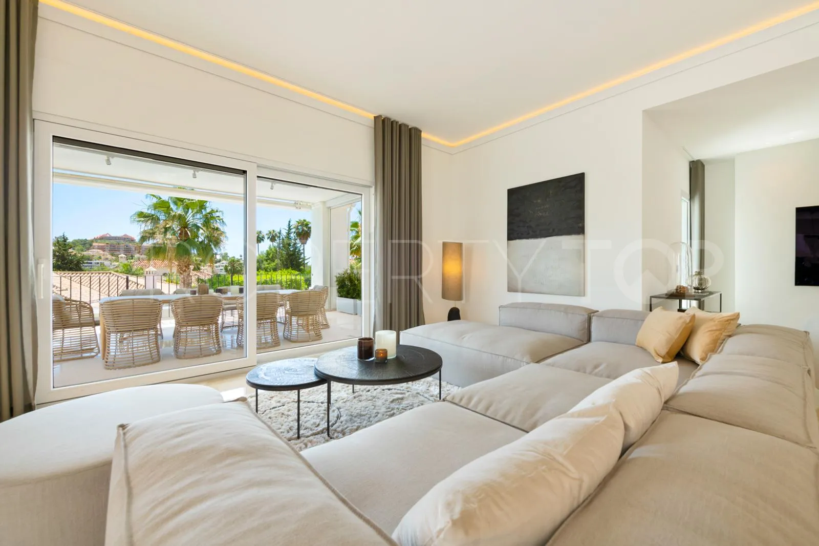 6 bedrooms Nueva Andalucia villa for sale