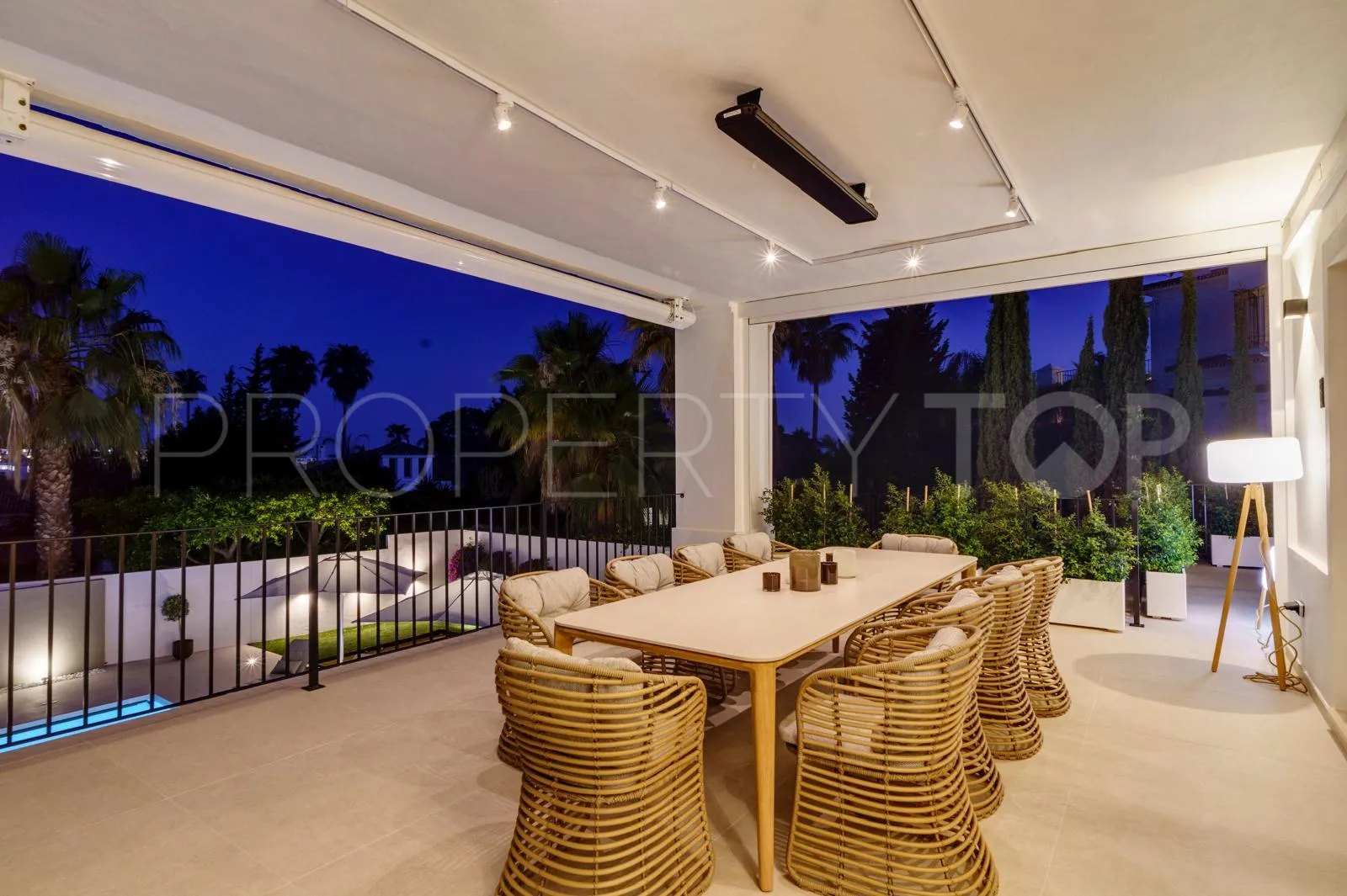 6 bedrooms Nueva Andalucia villa for sale