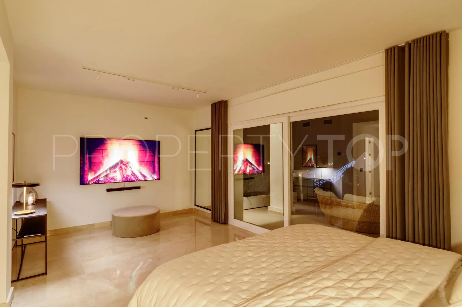 6 bedrooms Nueva Andalucia villa for sale