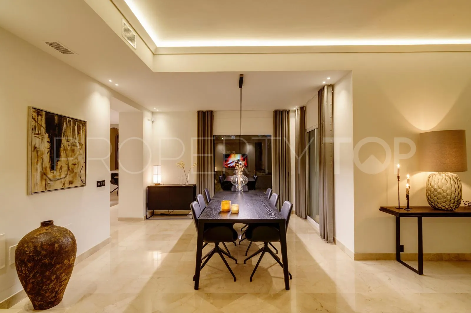 6 bedrooms Nueva Andalucia villa for sale