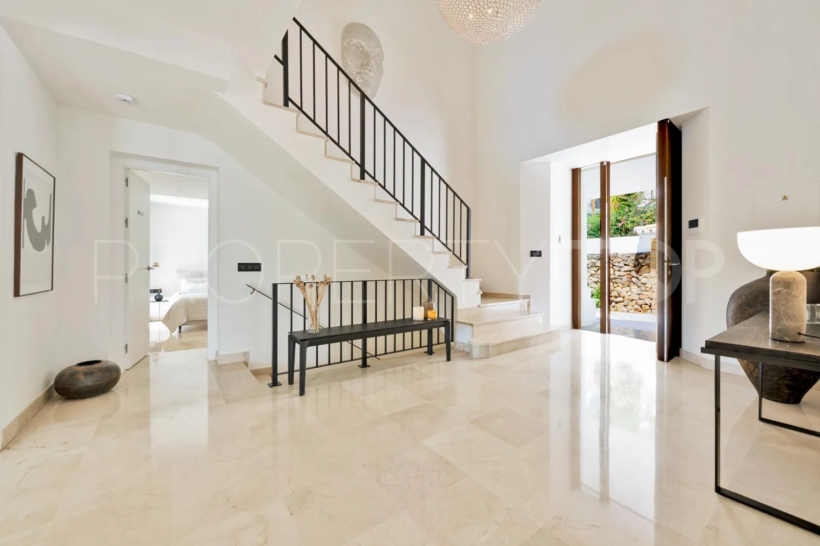 6 bedrooms Nueva Andalucia villa for sale