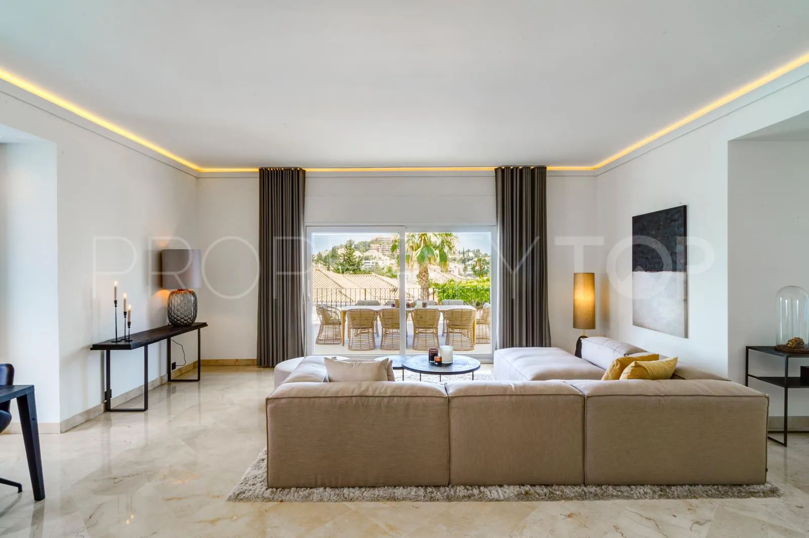 6 bedrooms Nueva Andalucia villa for sale