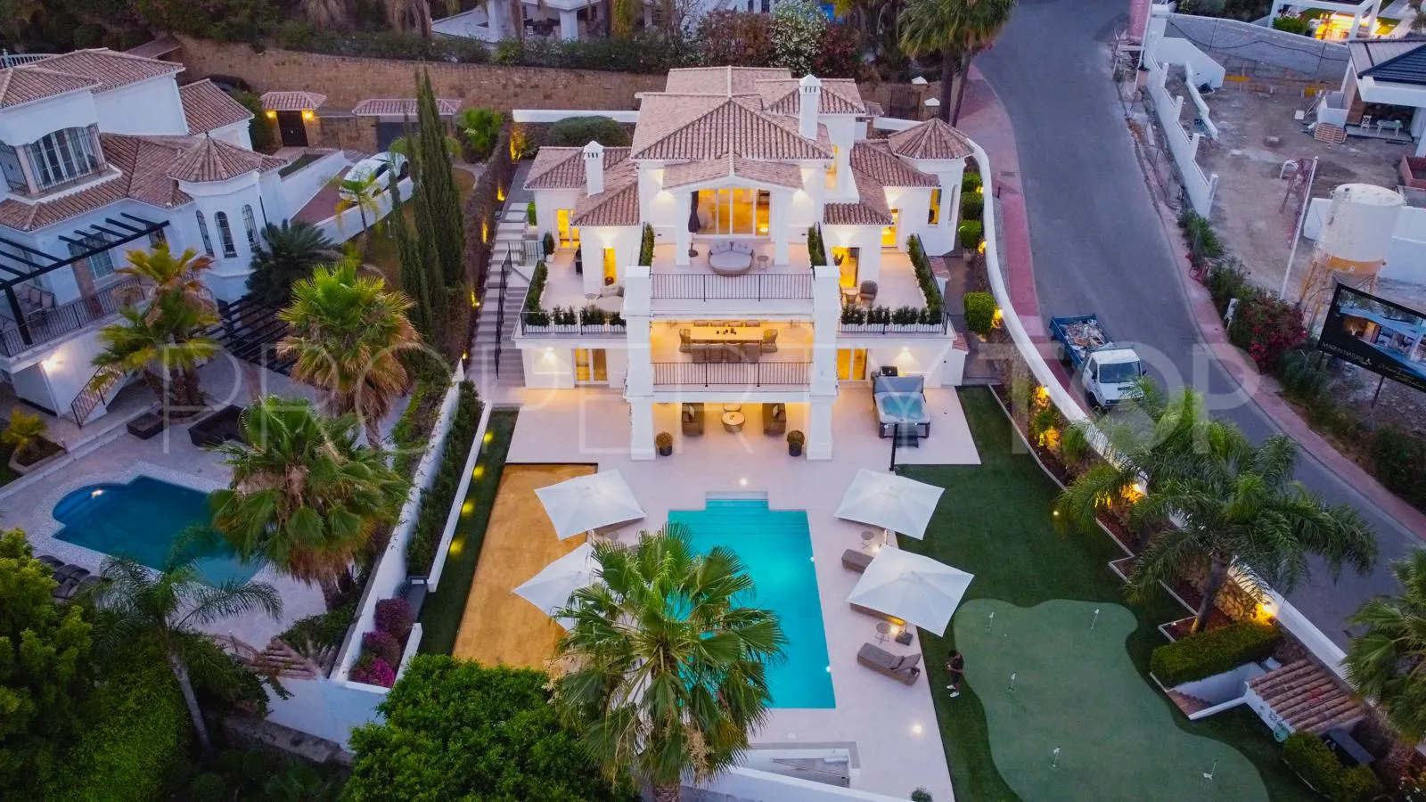 6 bedrooms Nueva Andalucia villa for sale