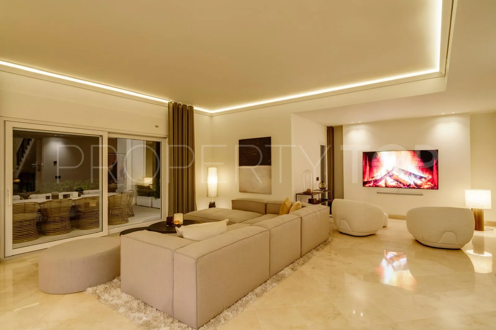 6 bedrooms Nueva Andalucia villa for sale