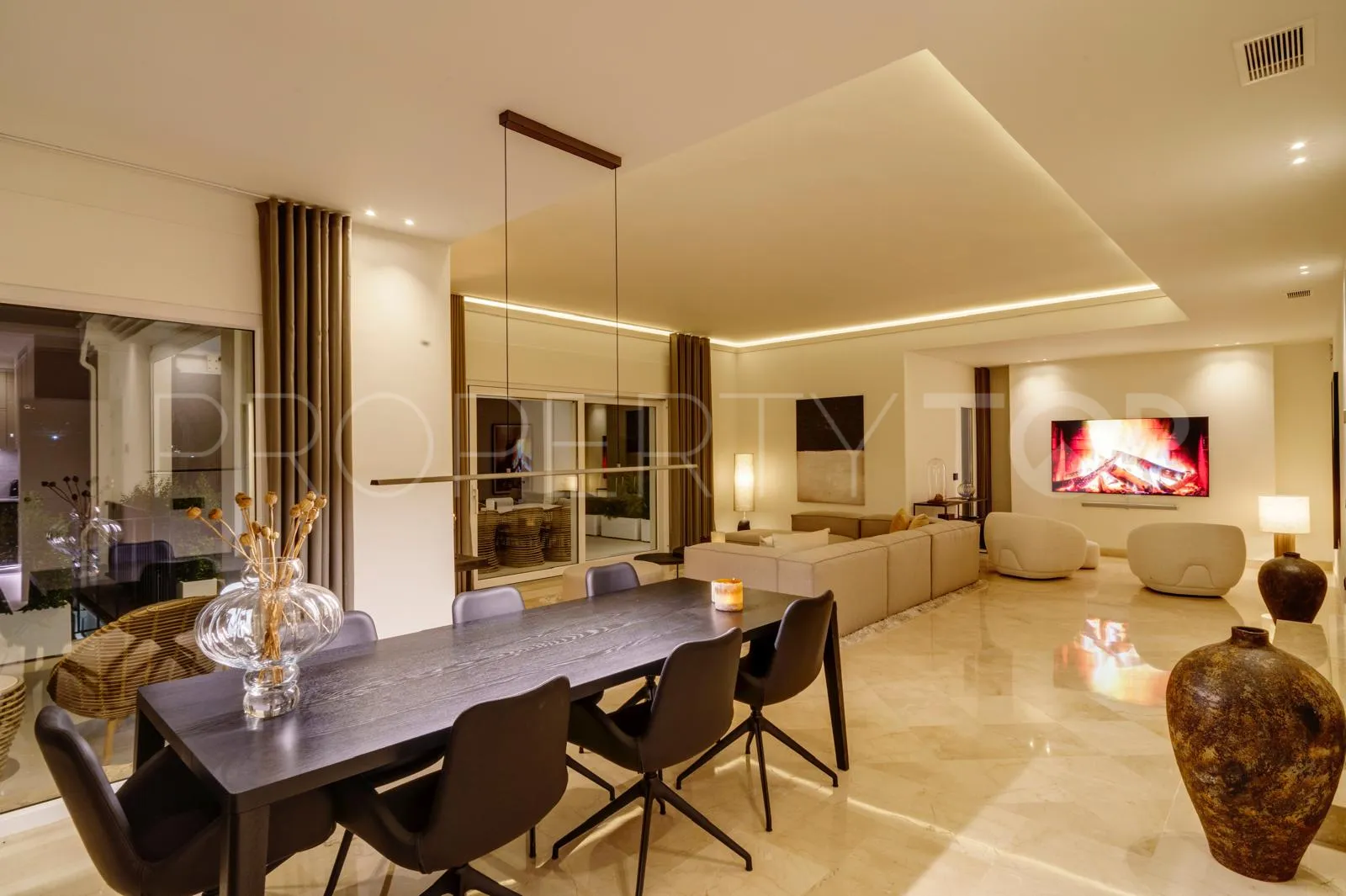 6 bedrooms Nueva Andalucia villa for sale