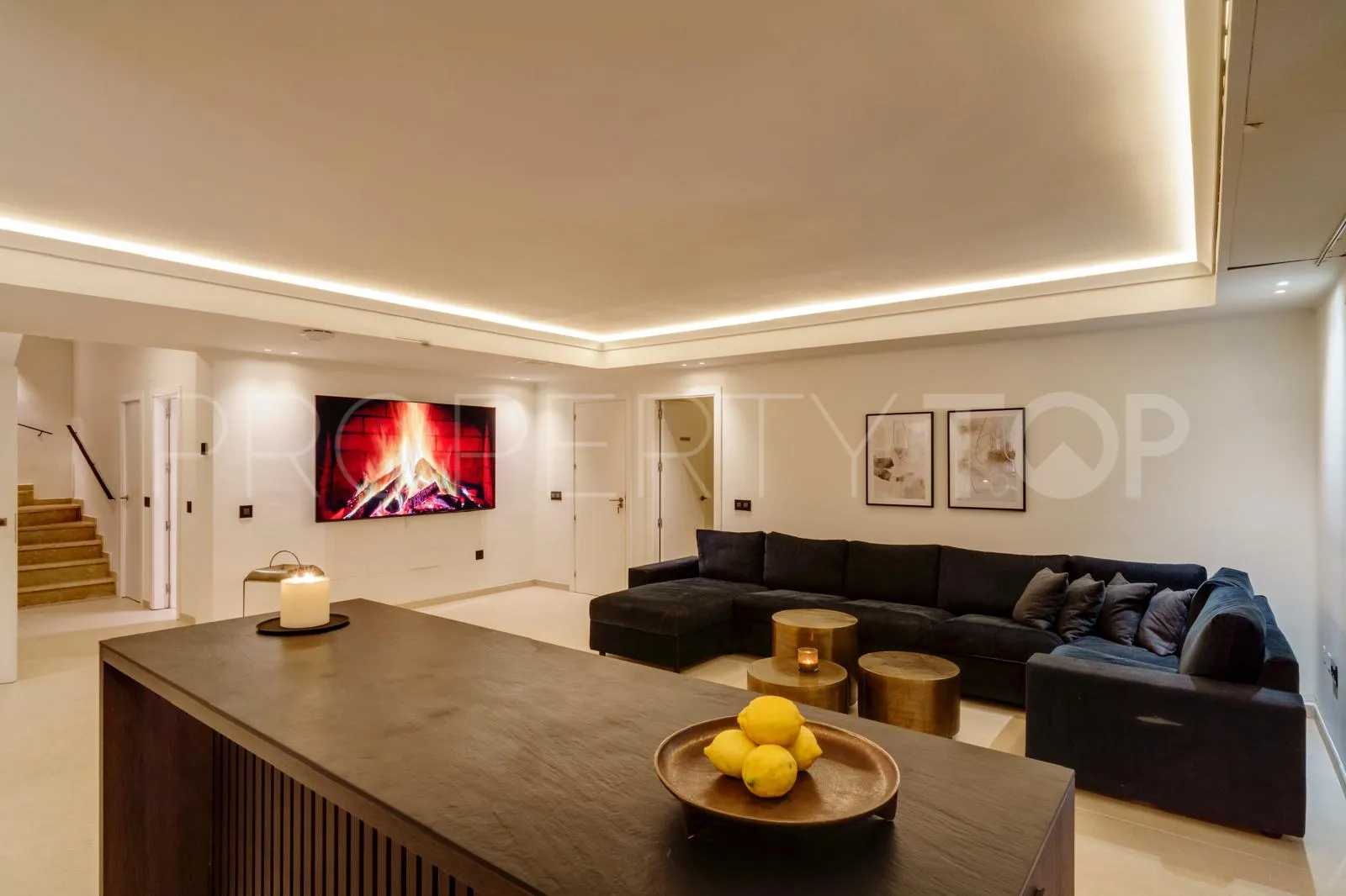 6 bedrooms Nueva Andalucia villa for sale