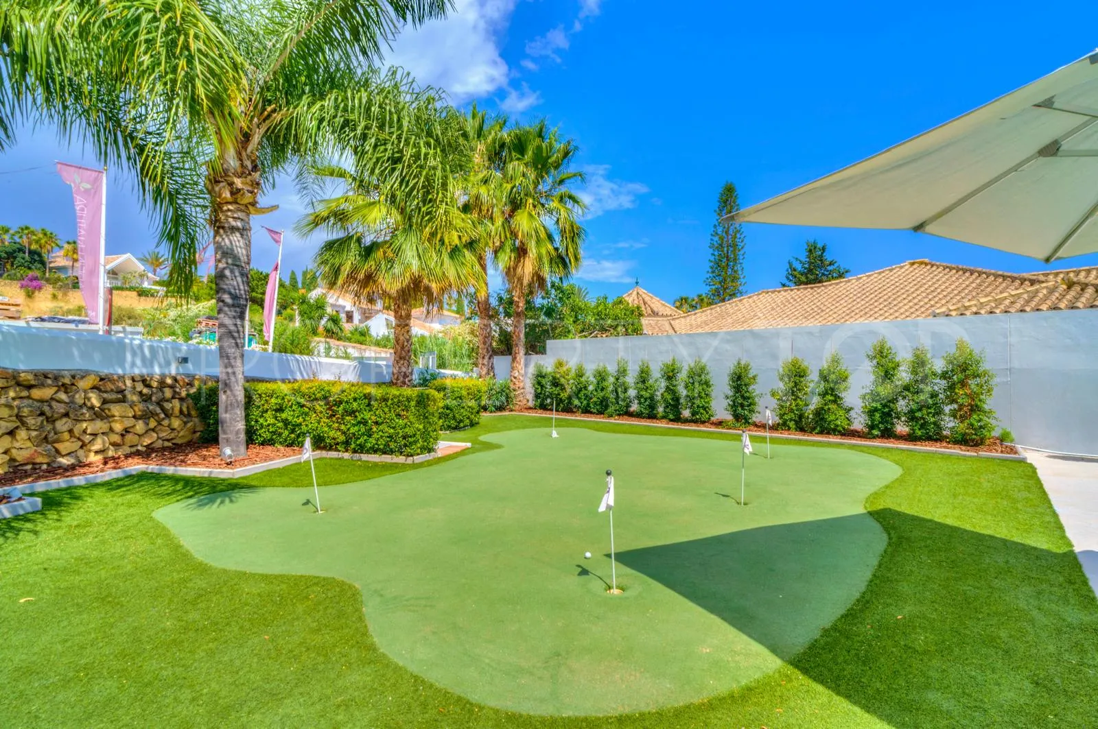 6 bedrooms Nueva Andalucia villa for sale