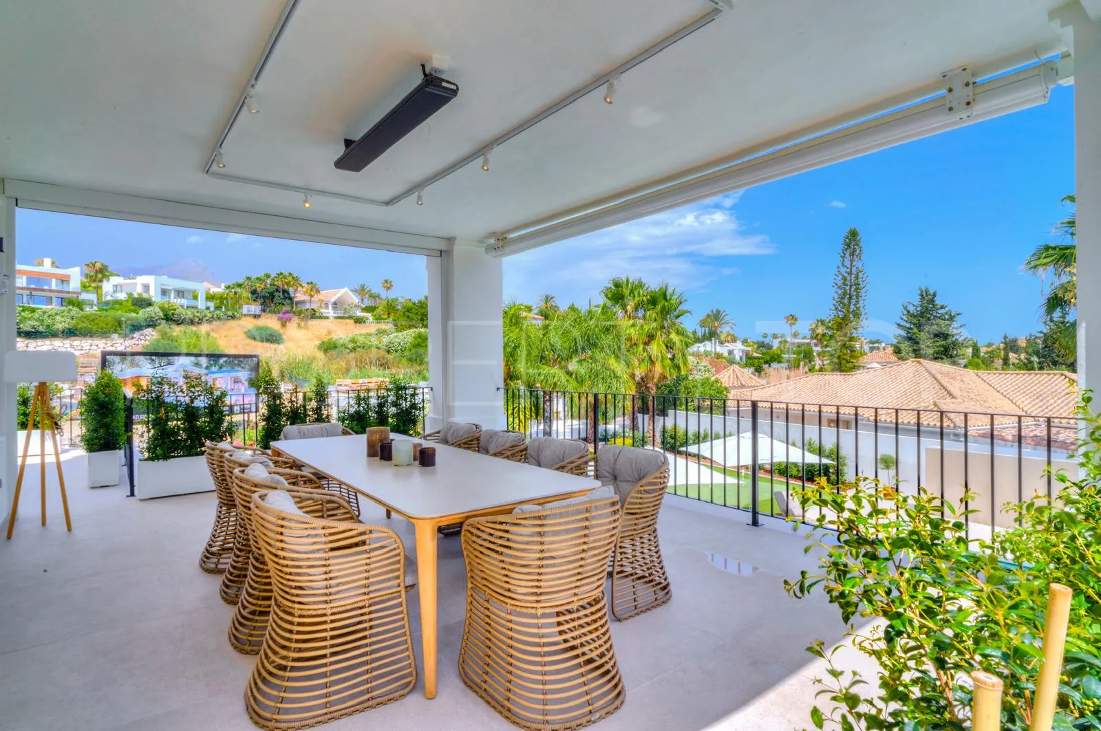 6 bedrooms Nueva Andalucia villa for sale