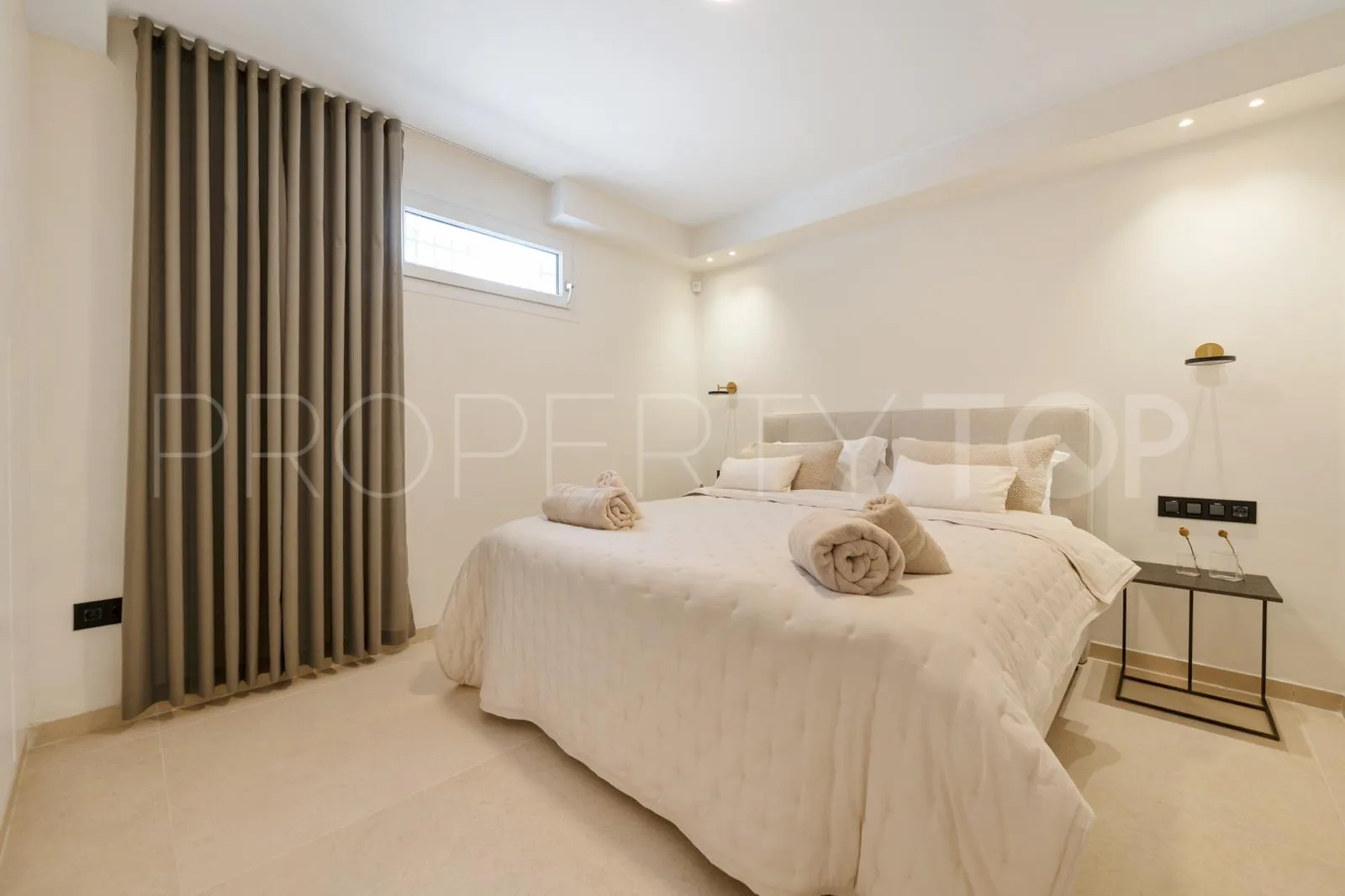 6 bedrooms Nueva Andalucia villa for sale