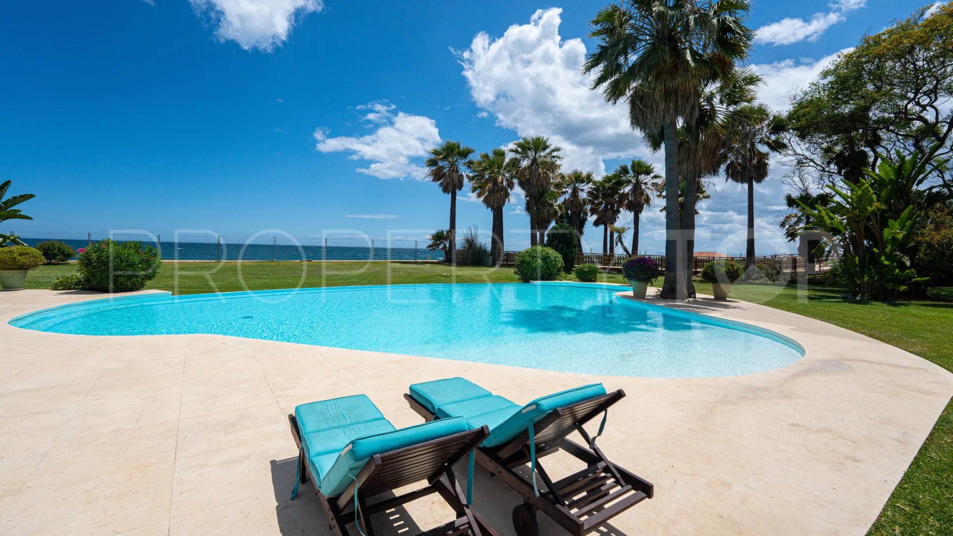 Benamara 8 bedrooms villa for sale