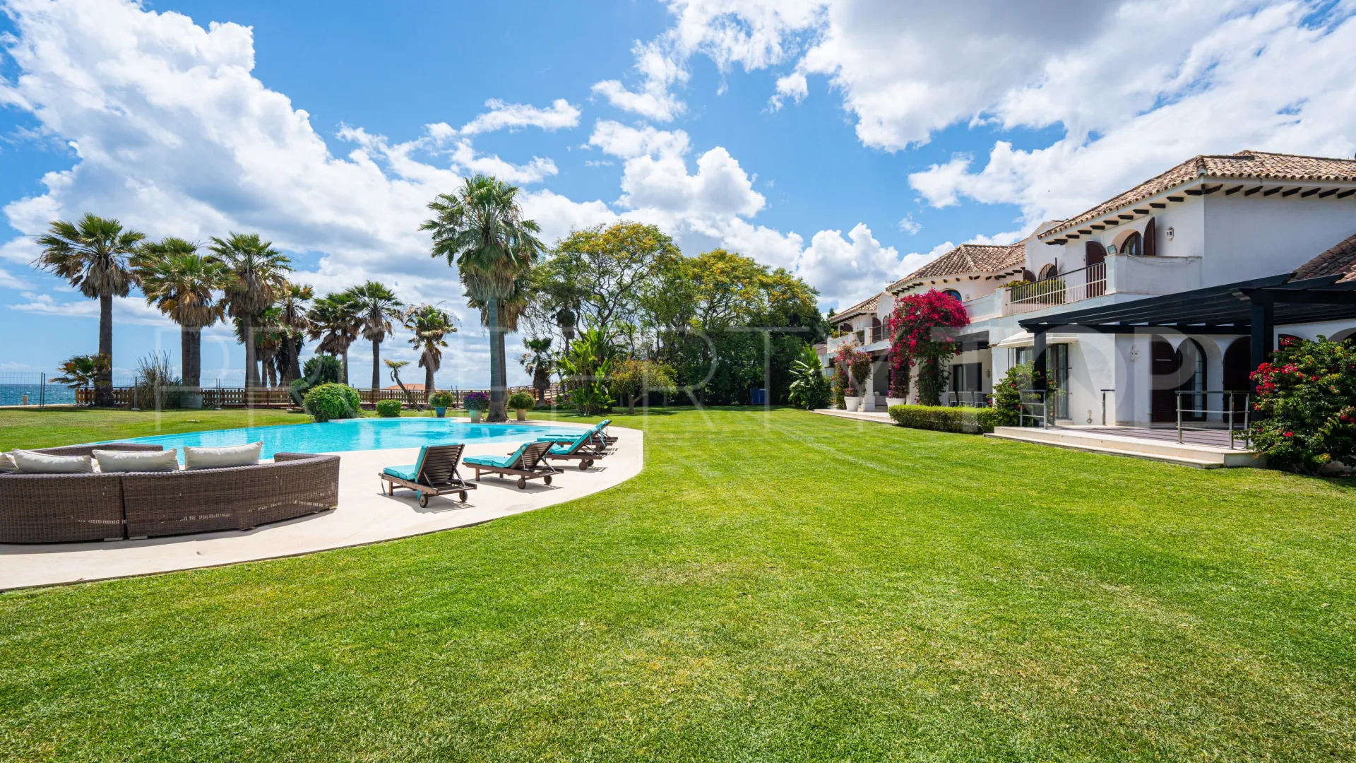 Benamara 8 bedrooms villa for sale
