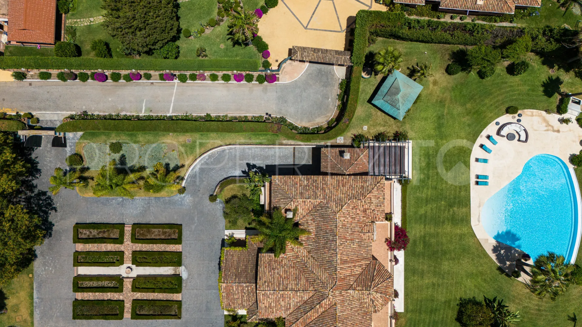Benamara 8 bedrooms villa for sale