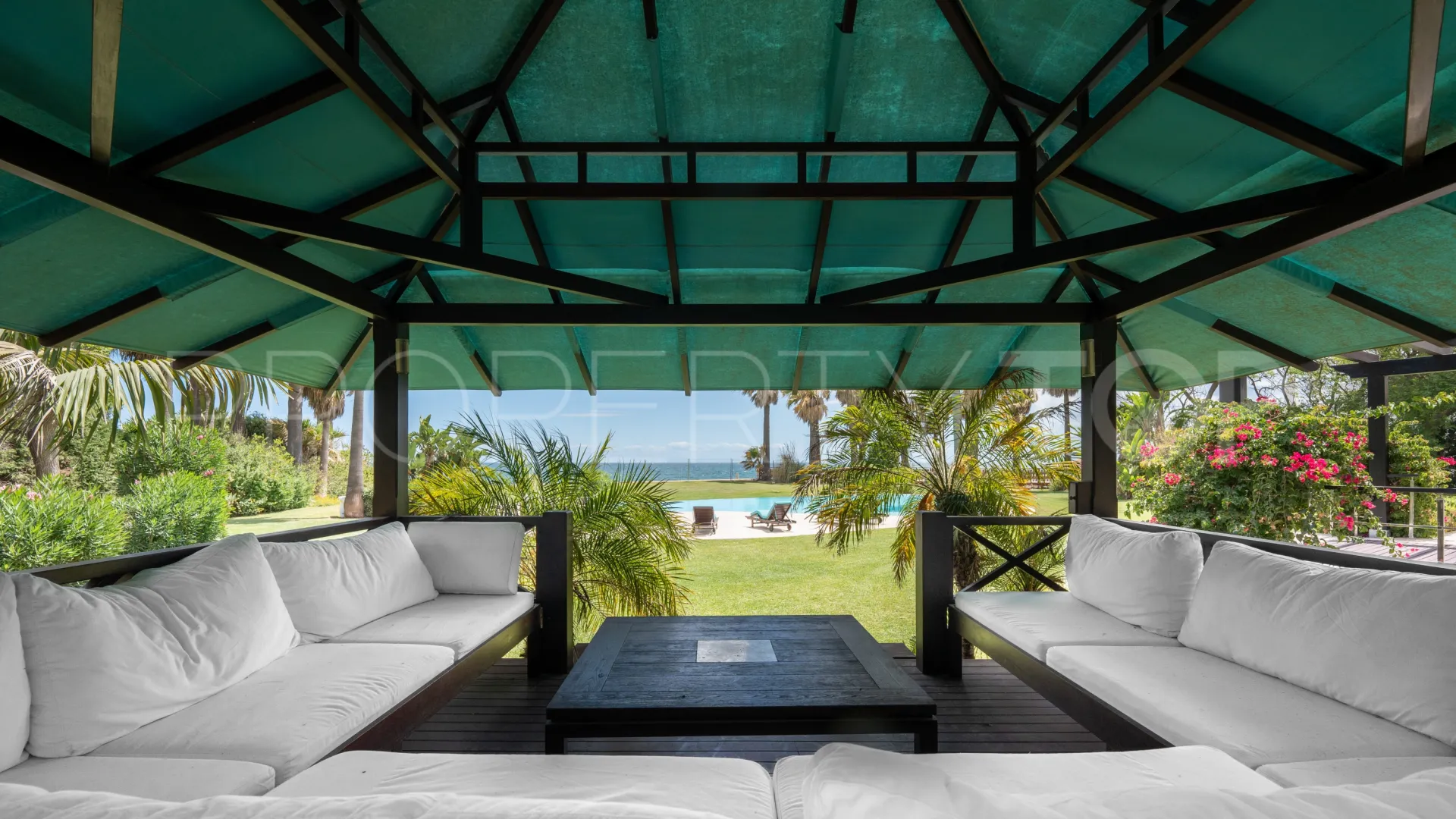 Benamara 8 bedrooms villa for sale