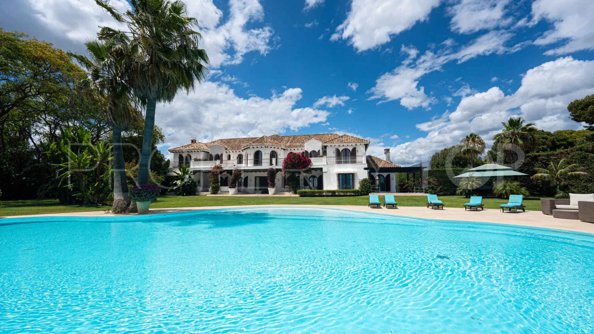 Benamara 8 bedrooms villa for sale