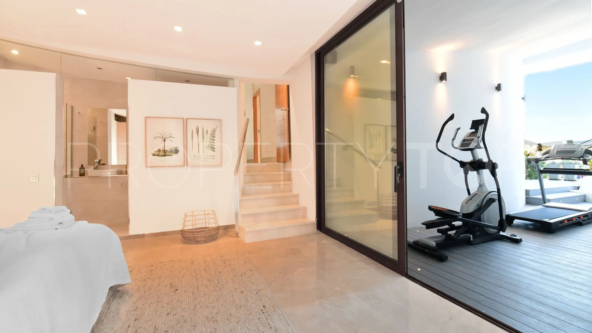 For sale 7 bedrooms villa in Los Naranjos