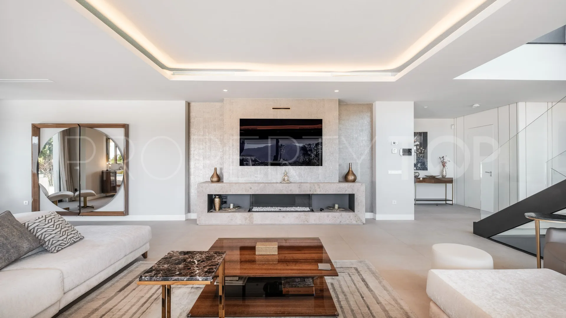 Villa in El Paraiso for sale