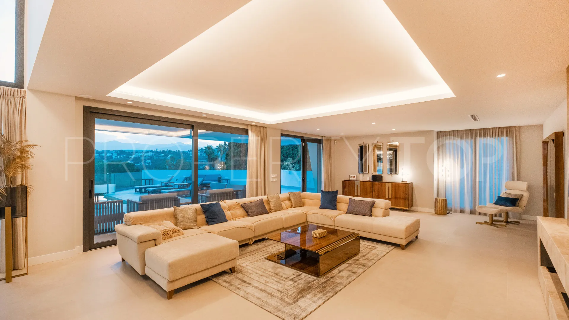 Villa in El Paraiso for sale