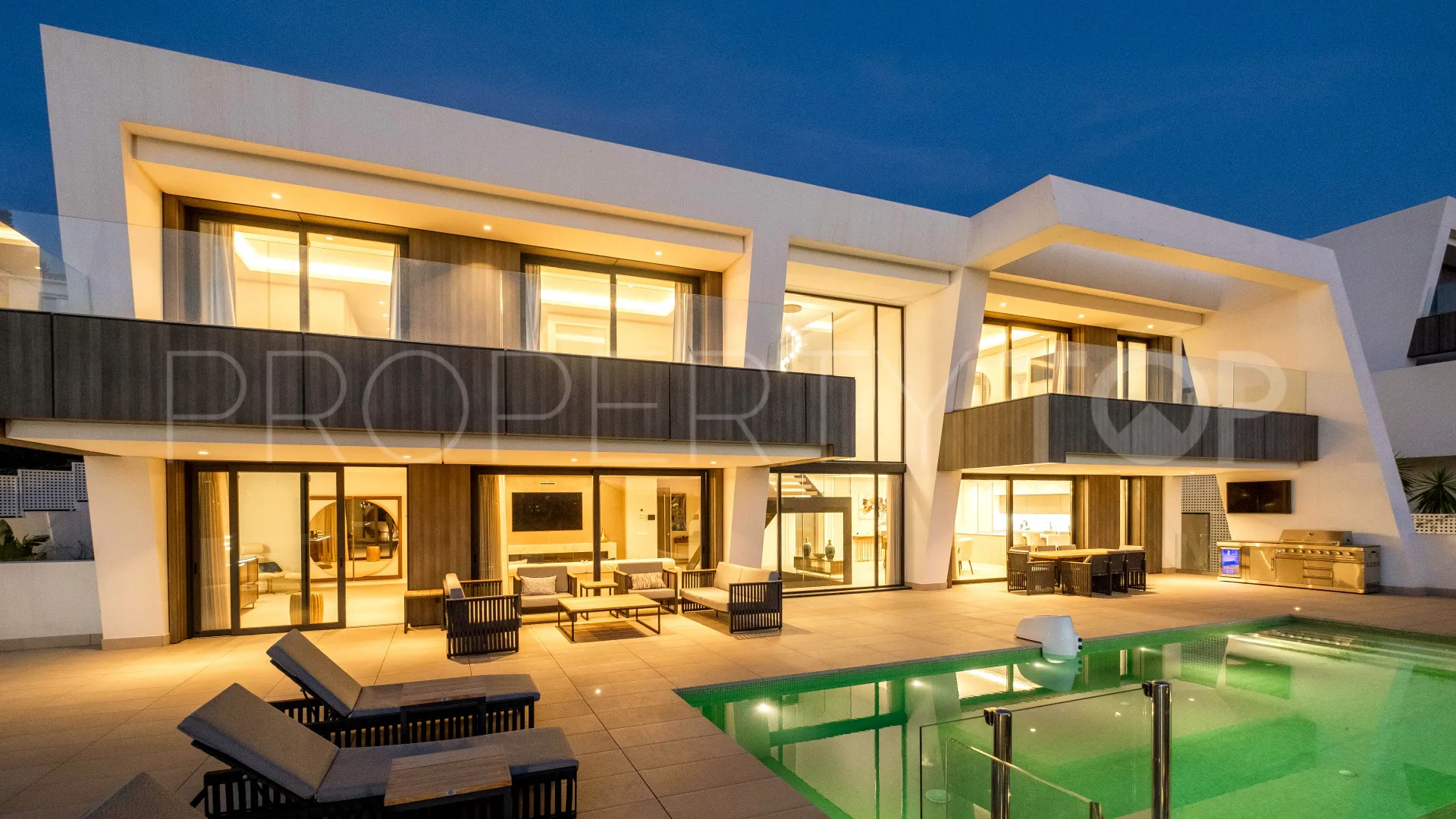 Villa in El Paraiso for sale