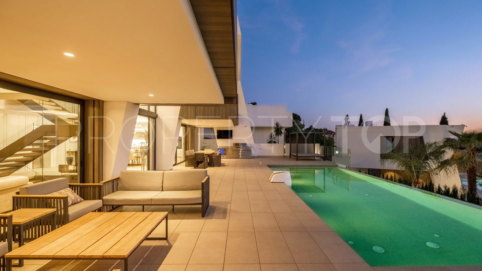 Villa in El Paraiso for sale