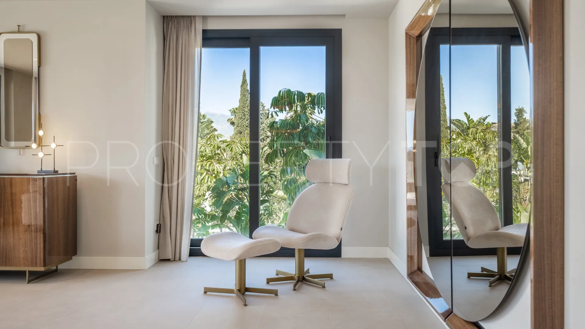 Villa in El Paraiso for sale