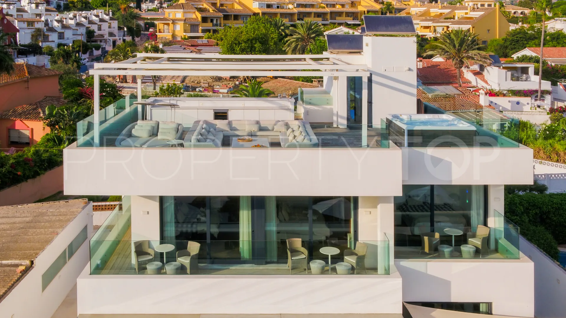 Se vende villa de 6 dormitorios en Marbella Este