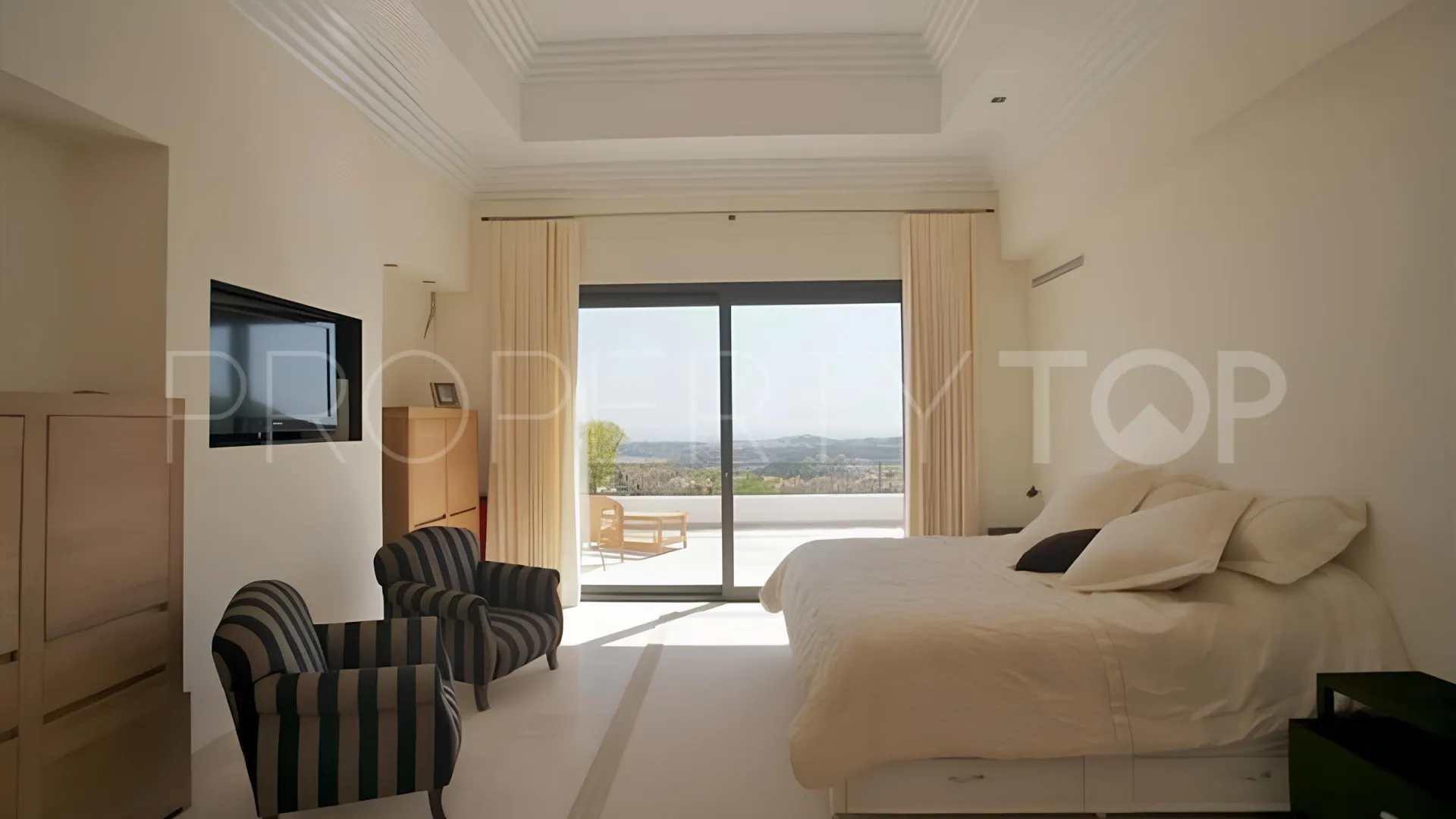 Los Arqueros villa for sale