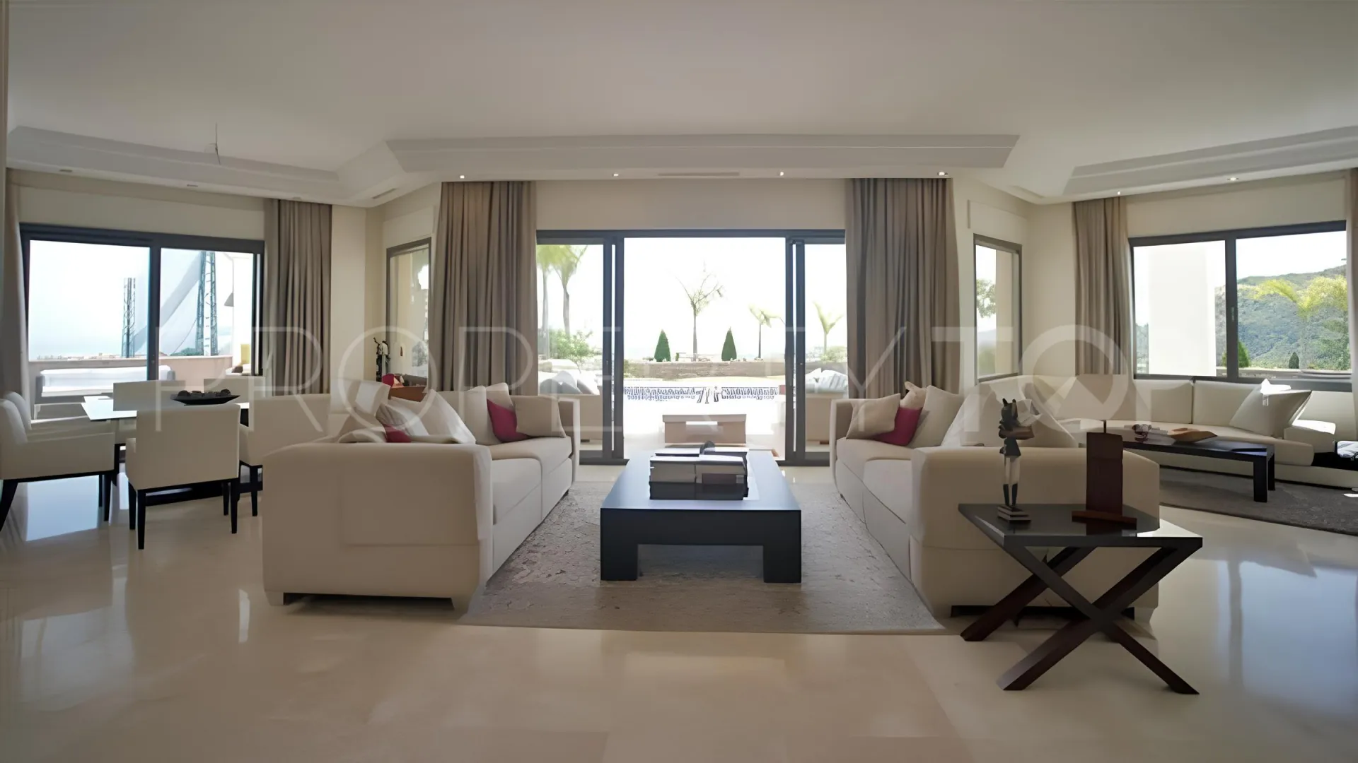 Los Arqueros villa for sale