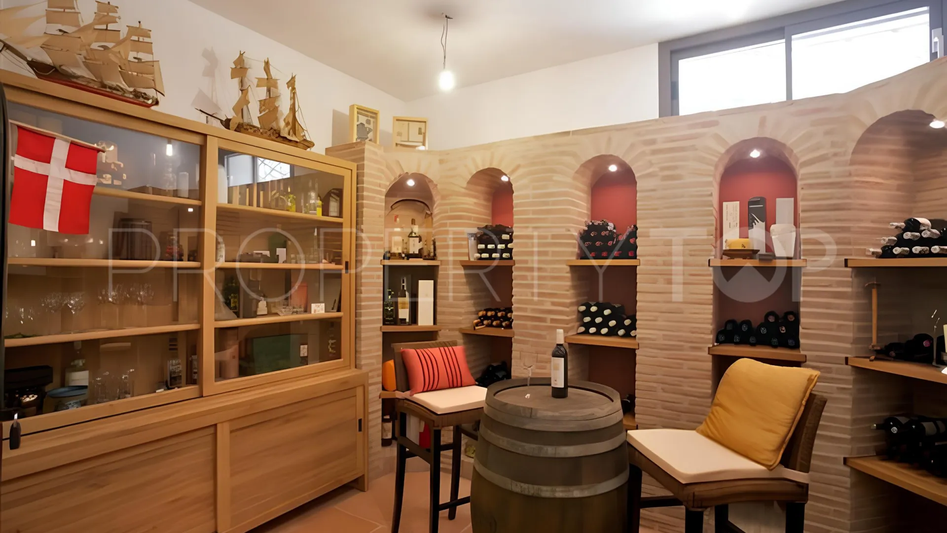 Los Arqueros villa for sale