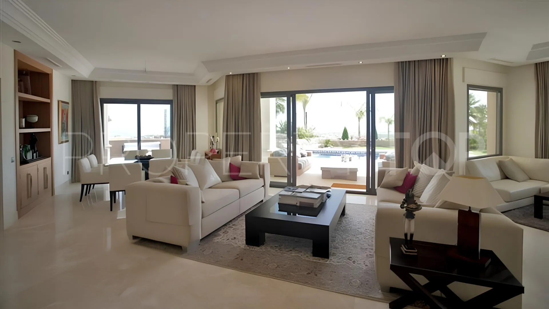 Los Arqueros villa for sale