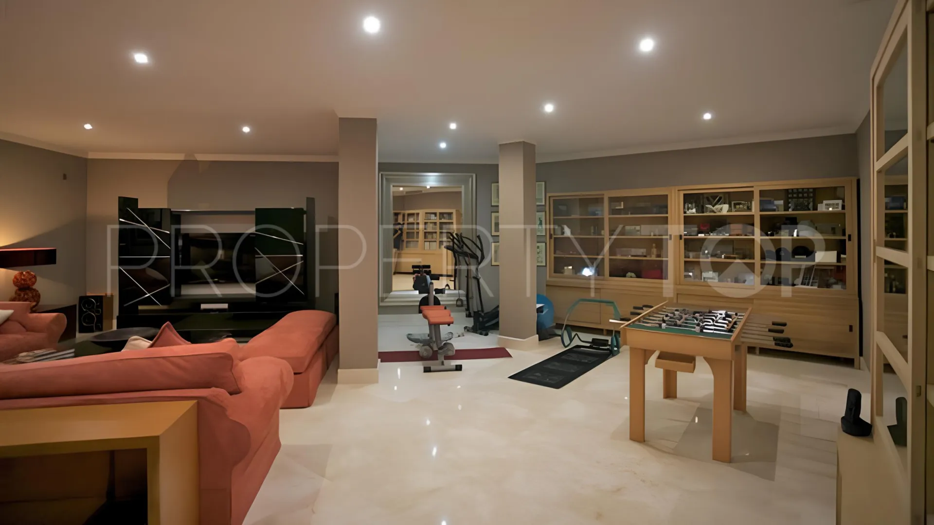 Los Arqueros villa for sale