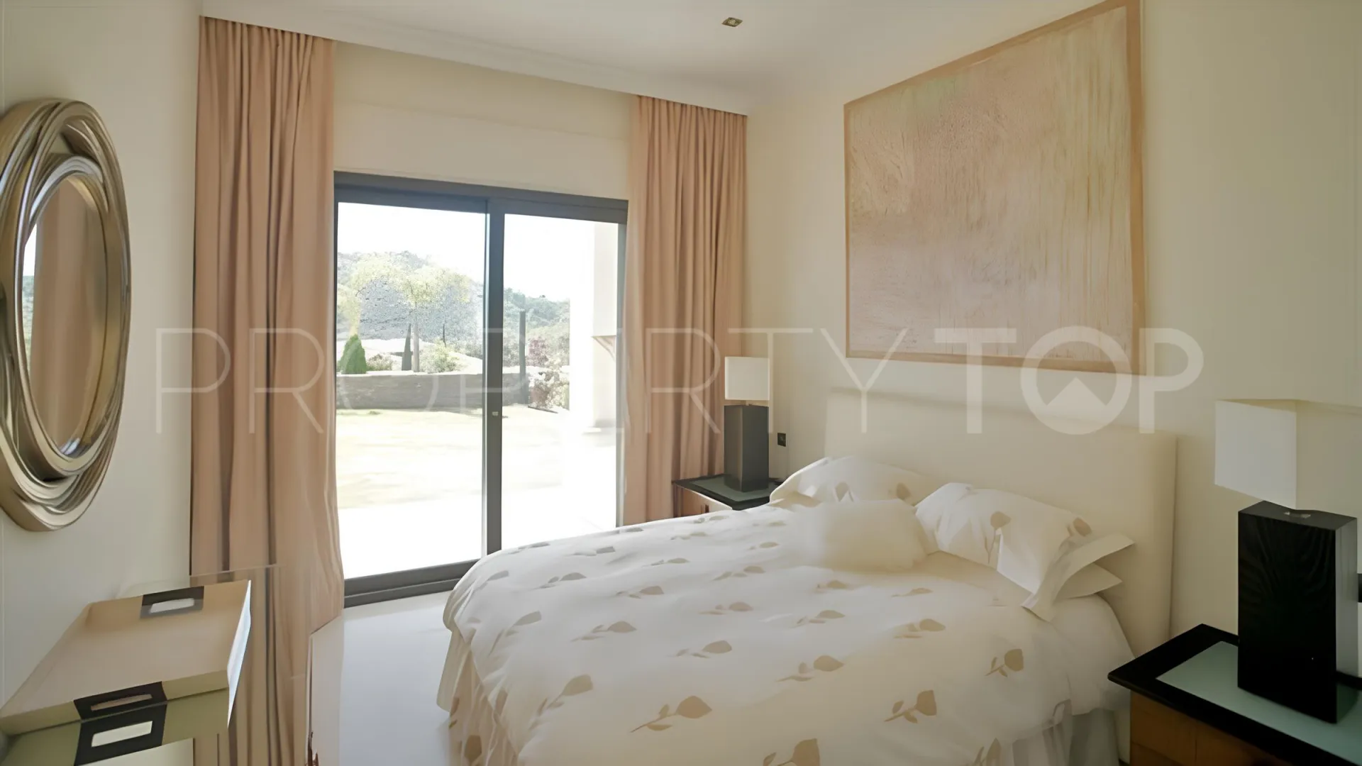 Los Arqueros villa for sale