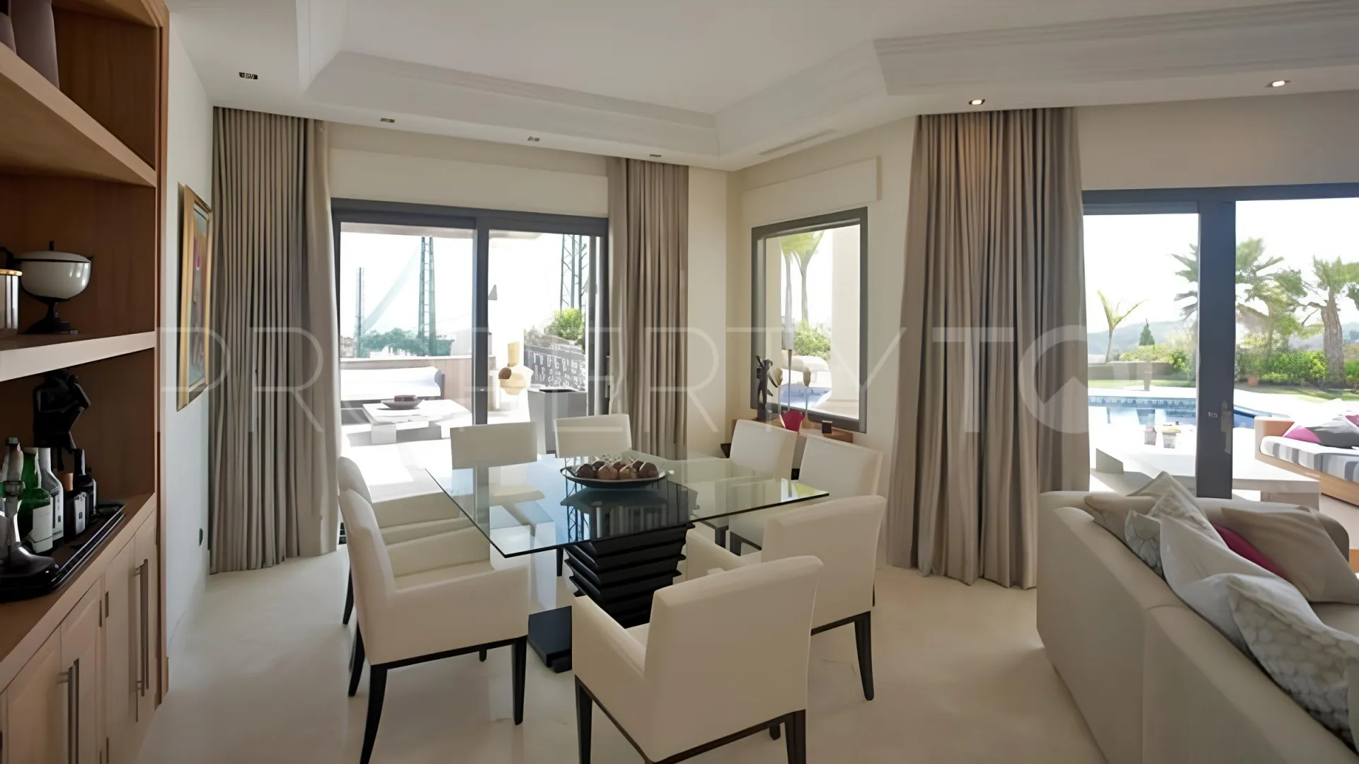 Los Arqueros villa for sale
