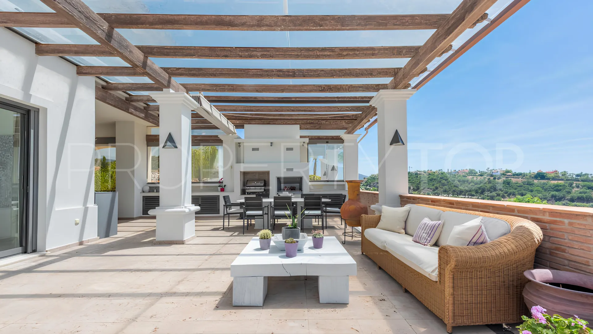 Los Arqueros villa for sale