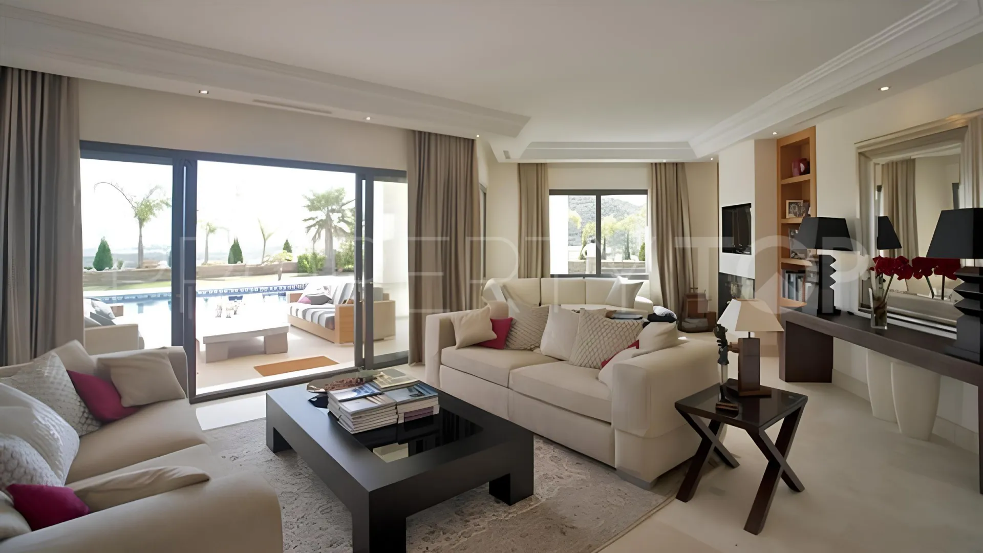 Los Arqueros villa for sale