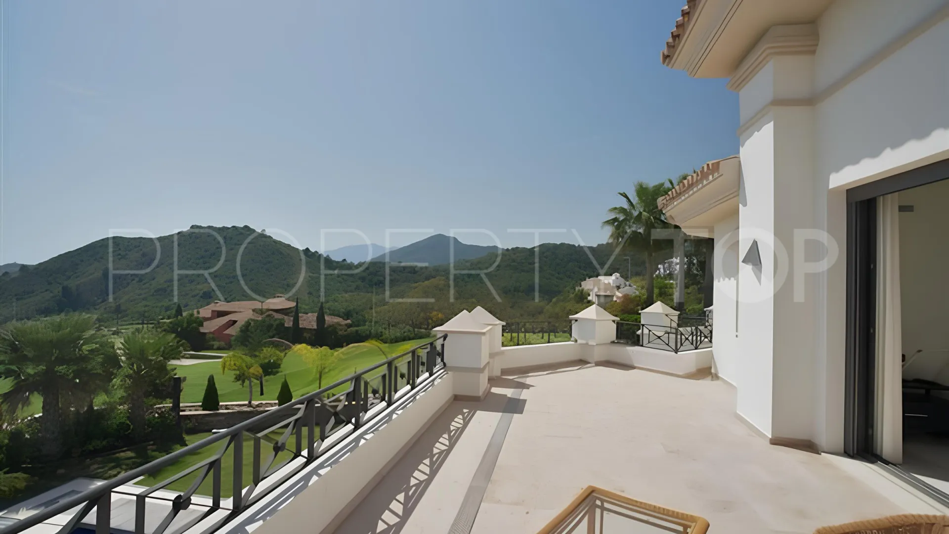 Los Arqueros villa for sale