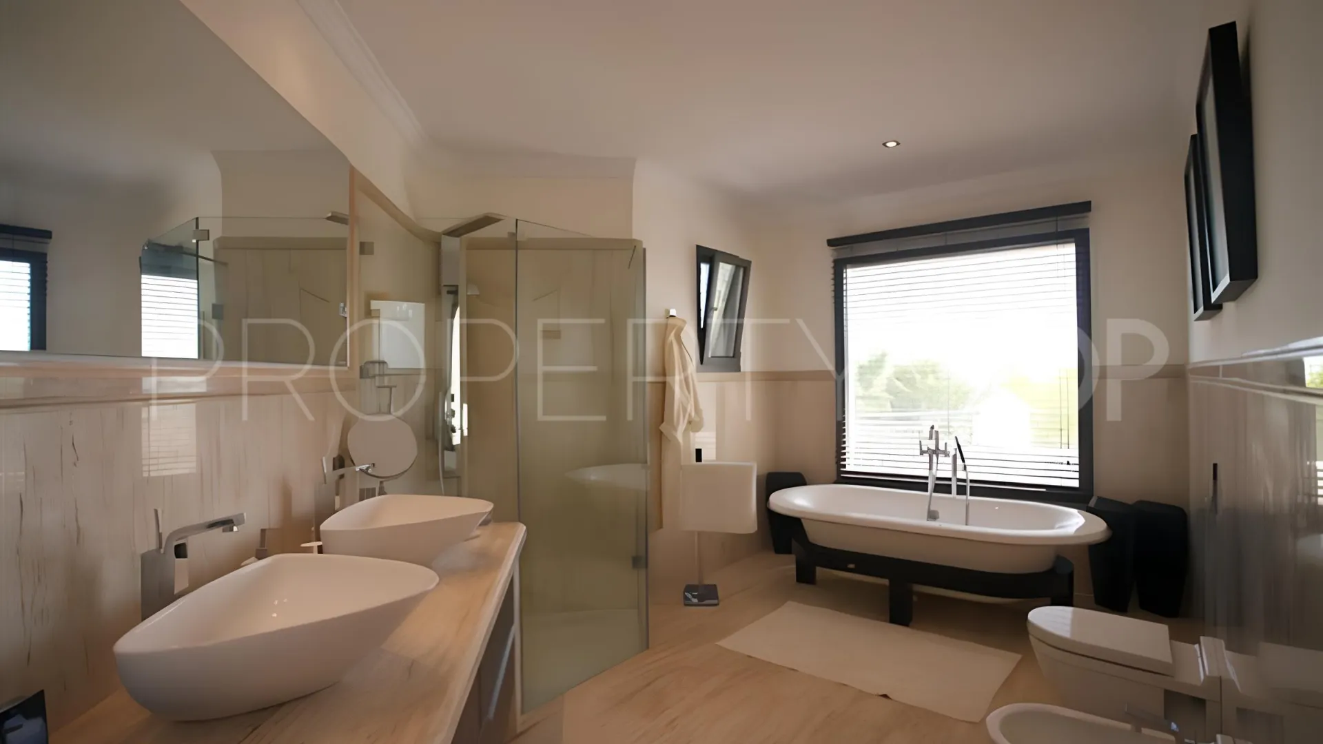 Los Arqueros villa for sale