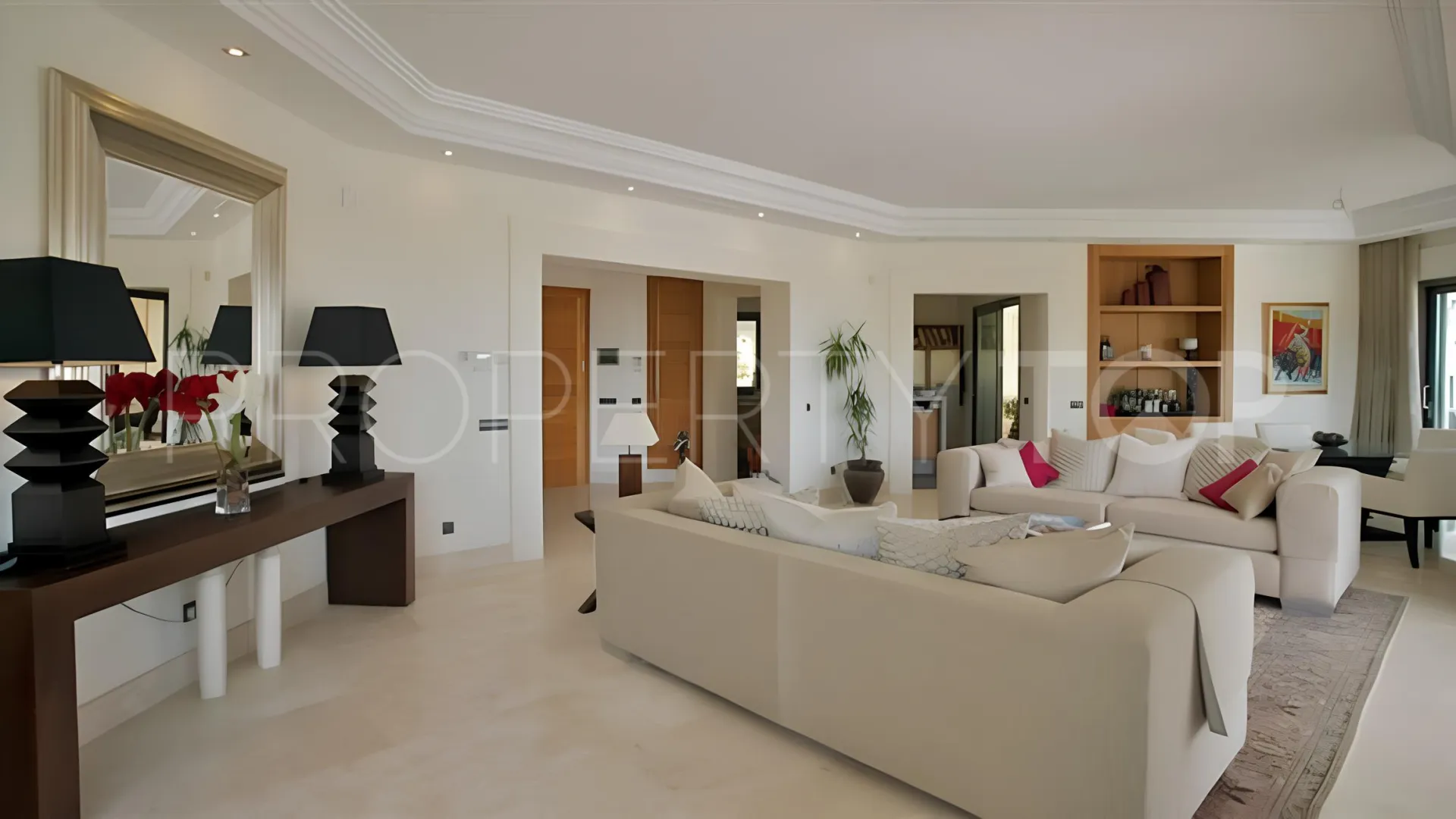 Los Arqueros villa for sale