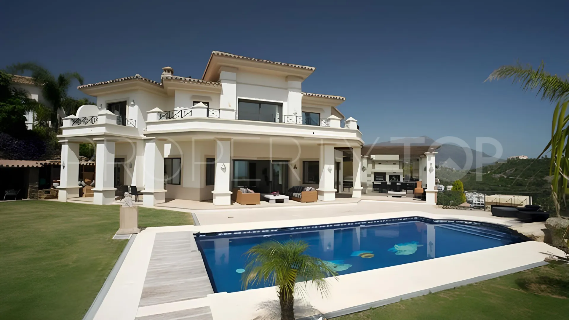 Los Arqueros villa for sale