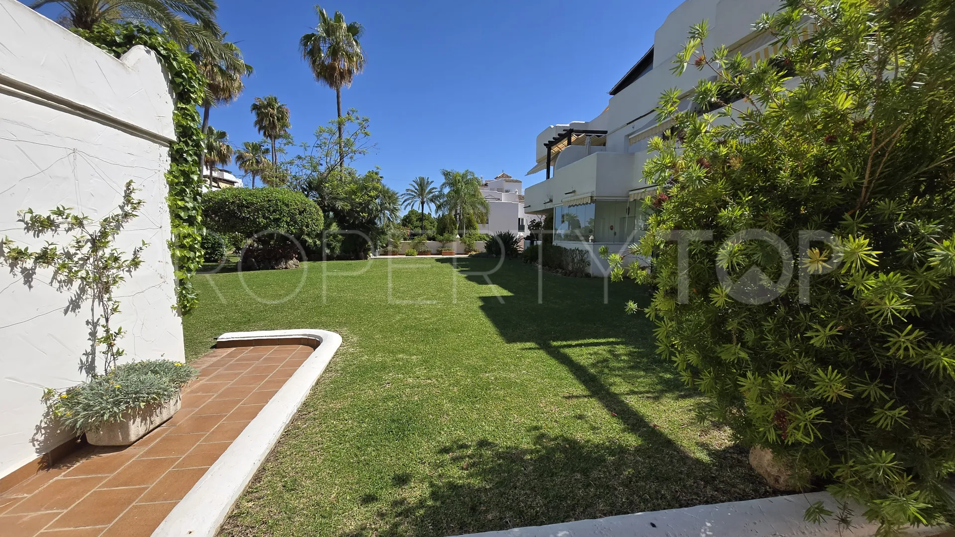Apartment for sale in Jardines de Sierra Blanca with 1 bedroom