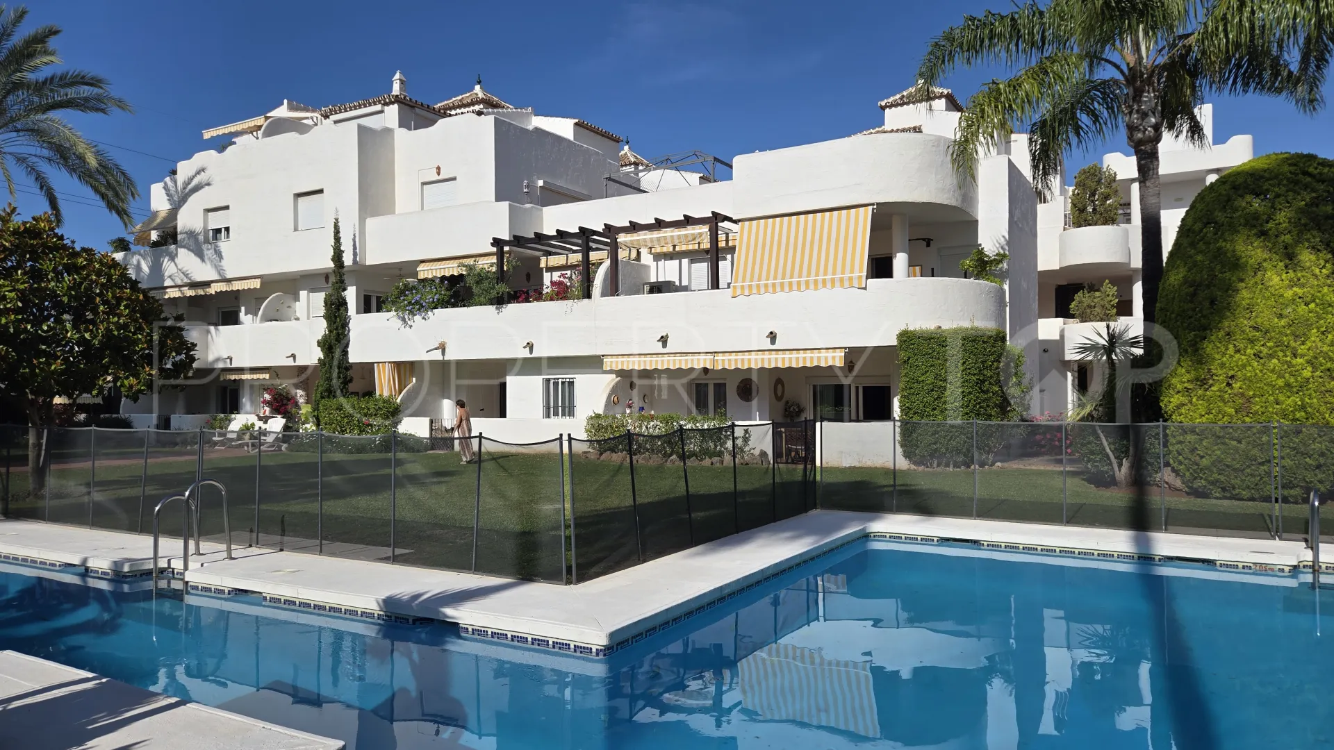 Apartment for sale in Jardines de Sierra Blanca with 1 bedroom